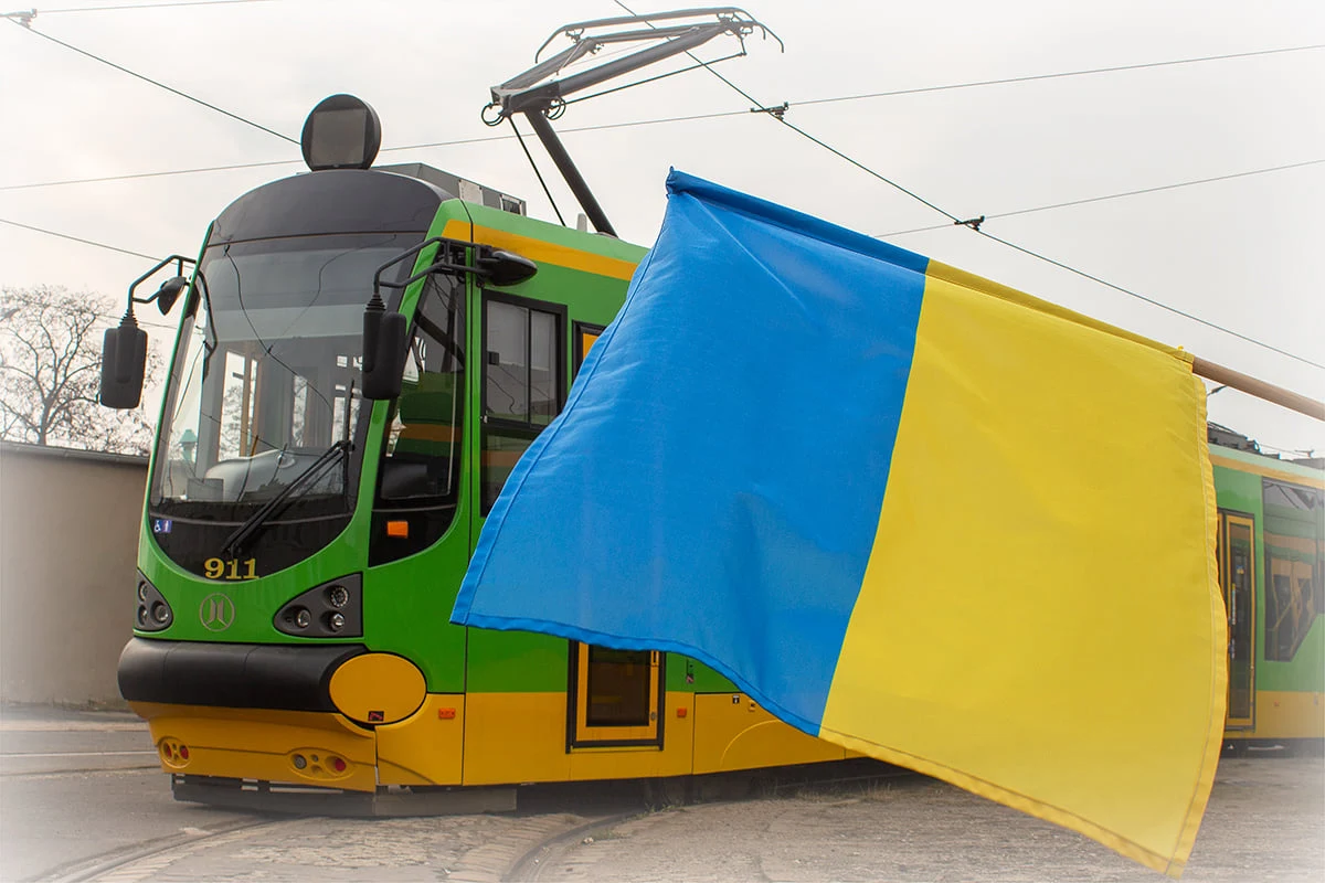 MPK Poznań Sp. z o.o. chce zaoferować pracę uchodźcom w Ukrainy. W najbliższym czasie mają zostać zorganizowane kursy na motorniczych tramwaju, z gwarancją zatrudnienia, dedykowane obywatelom Ukrainy – podał MPK.