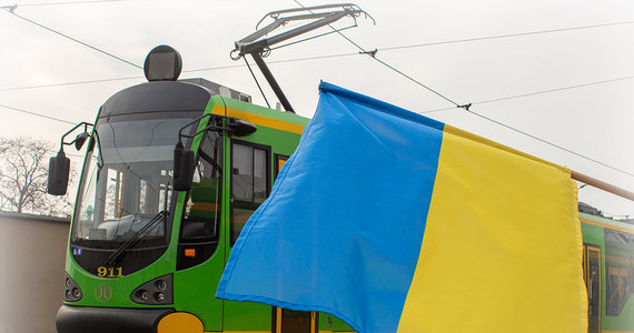 MPK Poznań Sp. z o.o. chce zaoferować pracę uchodźcom w Ukrainy. W najbliższym czasie mają zostać zorganizowane kursy na motorniczych tramwaju, z gwarancją zatrudnienia, dedykowane obywatelom Ukrainy – podał MPK.
