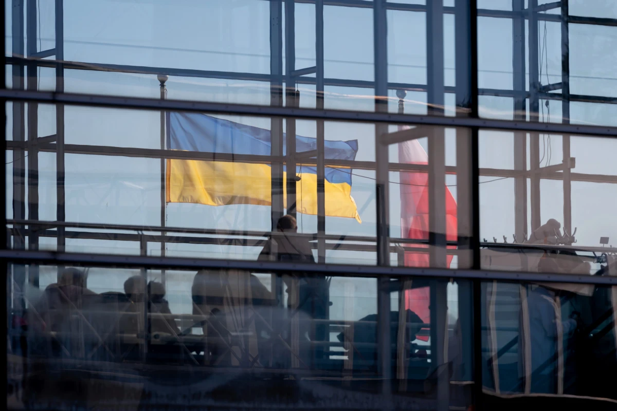 Miasto Poznań uruchomiło specjalne konto bankowe, na które można wpłacać darowizny na rzecz uchodźców. Zebrane na rachunku pieniądze zostaną przeznaczone wyłącznie na pomoc obywatelom i obywatelkom Ukrainy.