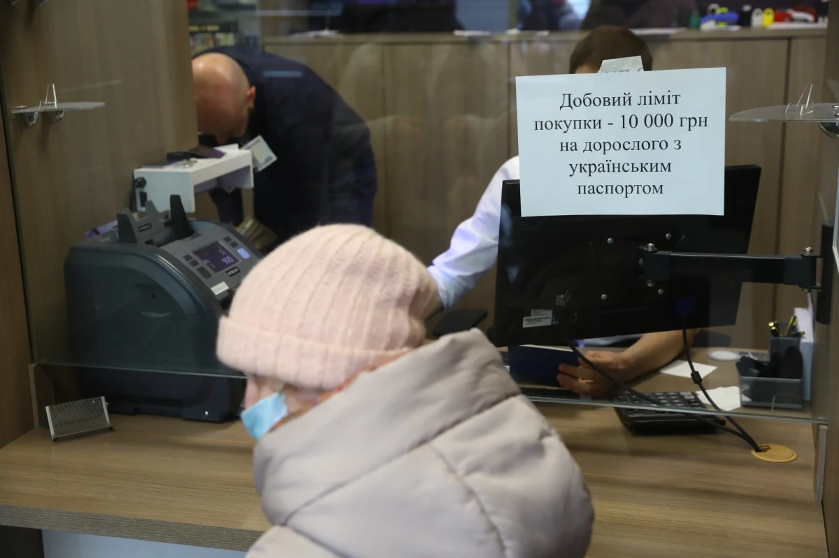 Kurs złotego podczas handlu w piątek rano notował niewielkie zmiany w porównaniu do czwartkowego zamknięcia. 