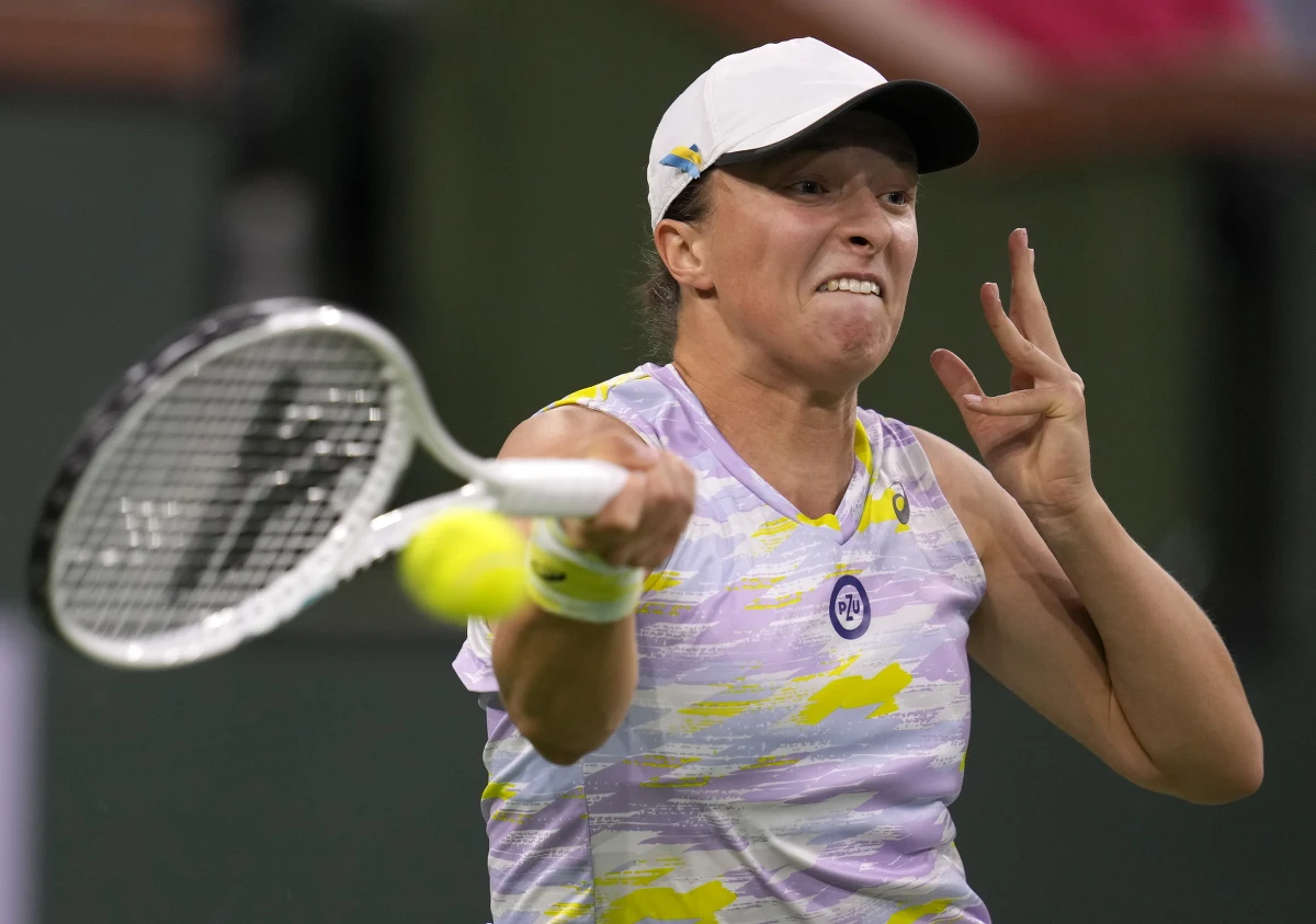Nasza najlepsza tenisistka Iga Świątek kontynuuje dobrą passę. Po niedawnym zwycięstwie na turnieju w Katarze Polka jest już w półfinale imprezy w Indian Wells. W nocy z piątku na sobotę (godz. 2) zagra z Rumunką Simoną Halep. Drugą półfinałową parę tworzą Hiszpana Paula Badosa i Greczynka Maria Sakkari.