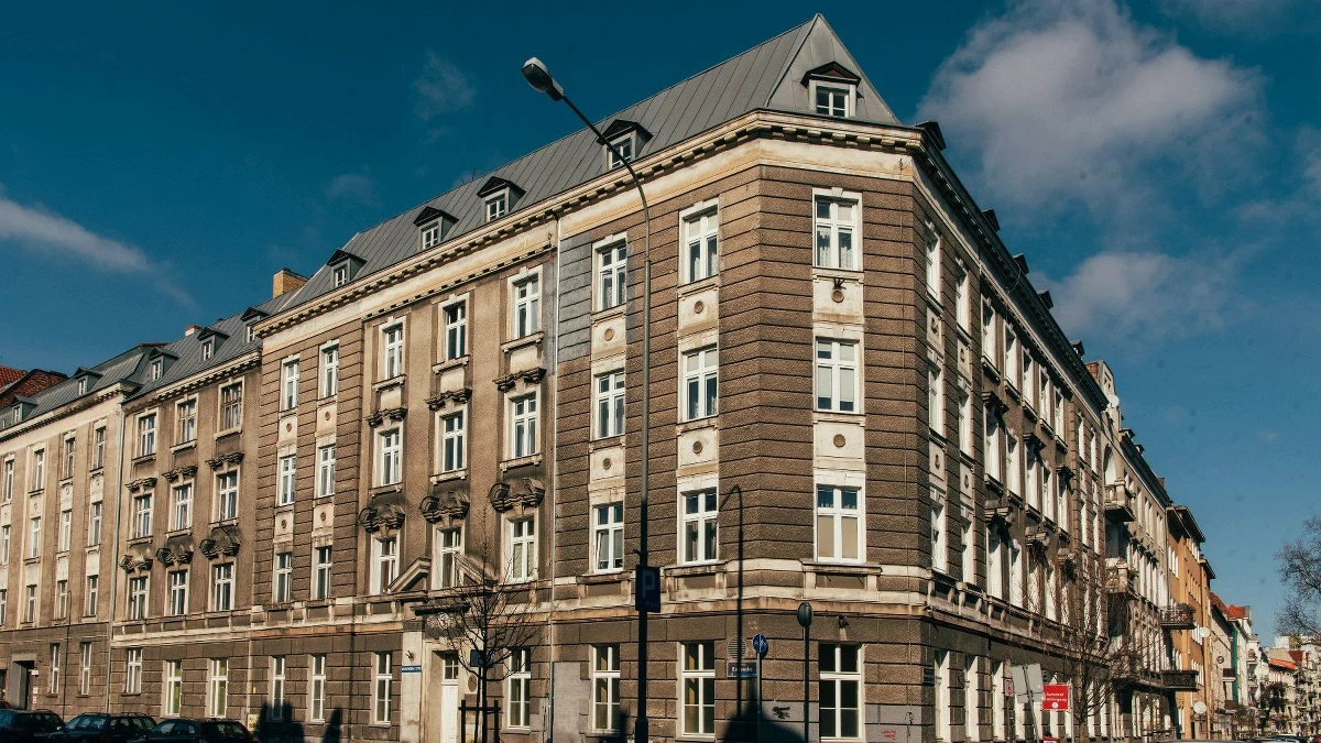 Ponad 2,5 tys. osób otrzymało do tej pory dary w Miejskim Punkcie Pomocy przy ul. Bukowskiej 27/29. Zmienia się formuła jego działania - poinformowały władze Poznania. Od najbliższego poniedziałku nie będzie można oddawać tam potrzebnych uchodźcom: leków, kocy, pościeli, kołder, poduszek i innych przedmiotów o dużych gabarytach. 