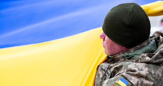 Ukraina upokarza Rosję na polu walki - ocenił prof. Michael Clarke na antenie radia BBC 4. Rosjanie popełniają niemal wszystkie możliwe błędy taktyczne, podczas gdy Ukraina prowadzi działania na polu walki "w standardzie NATO" - skomentował.