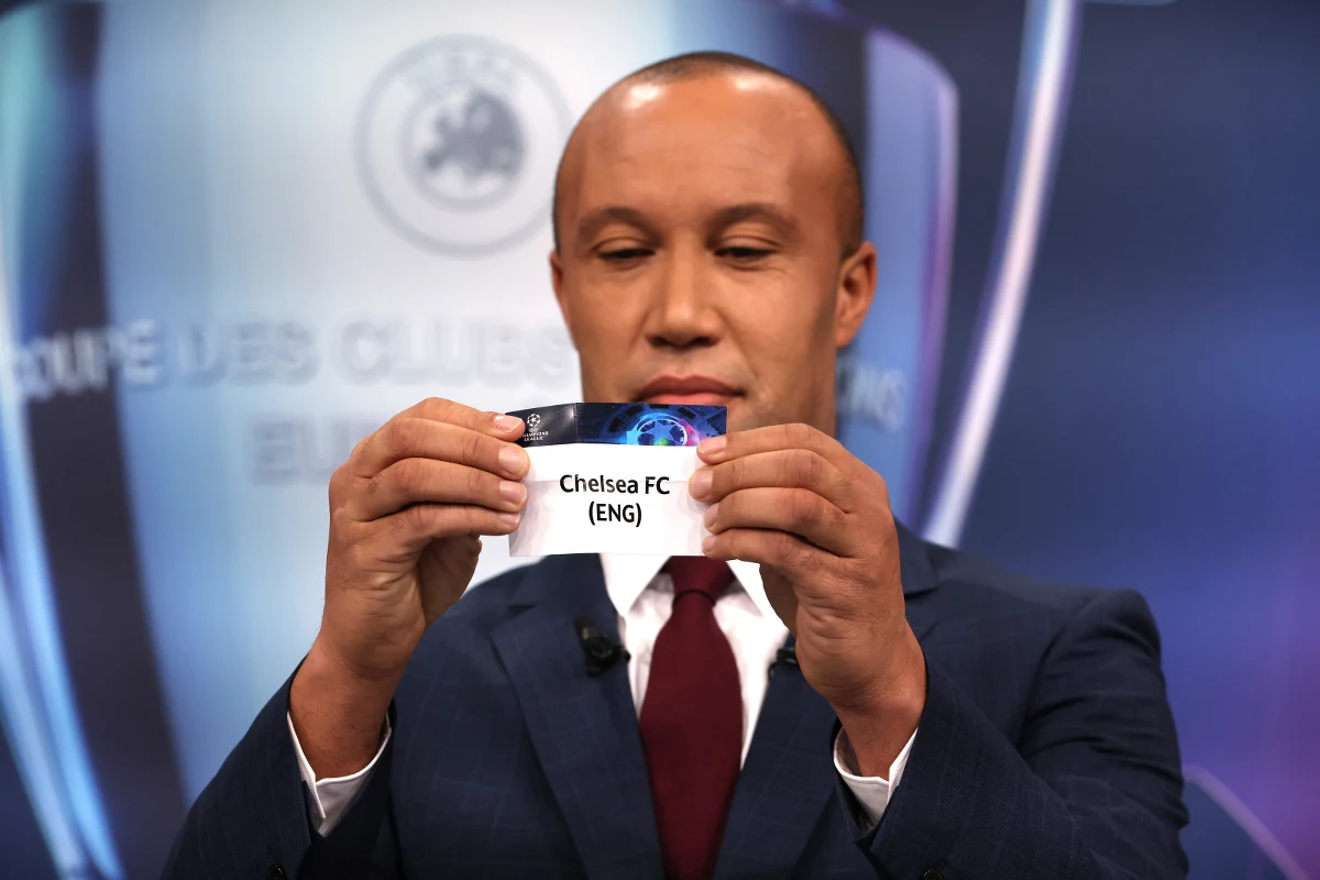 ​Broniąca trofeum Chelsea Londyn zmierzy się z Realem Madryt w ćwierćfinale Ligi Mistrzów - zdecydowało losowanie przeprowadzone w piątek w Nyonie. Bayern Monachium, którego piłkarzem jest Robert Lewandowski, czeka rywalizacja z Villarrealem.