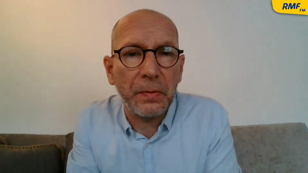 "Wczesne prognozy, które mieliśmy, zanim konflikt się zaczął, mówiły o 4 mln uchodźców, ale to prawdopodobnie będzie więcej" - mówił w specjalnym wydaniu Rozmowy w RMF FM Rafał Kostrzyński z UNHCR Polska. Jak zauważył przedstawiciel Wysokiego komisarza Narodów Zjednoczonych ds. uchodźców, już dziś jest ponad 3 mln uchodźców z Ukrainy. Jego zdaniem nie można mówić, że teraz fala ta będzie mniejsza, bo sytuacja cały czas jest dynamiczna. 