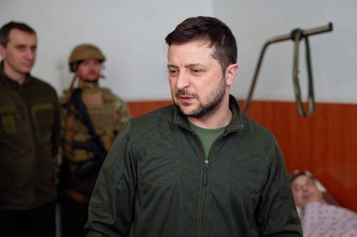 "Okupanci nie przestają spalać swojego narodowego bogactwa w wojnie przeciwko Ukrainie" – powiedział prezydent Ukrainy Wołodymyr Zełenski na nagraniu opublikowanym w mediach społecznościowych. "Jestem pewien, że atakując nas, zniszczą wszystko, co rosyjskie społeczeństwo osiągnęło w ciągu minionych 25 lat. I wrócą tam, skąd zaczęli się kiedyś podnosić - do biednych lat 90." - dodał.