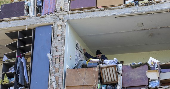 Aktywna faza wojny na Ukrainie powinna zakończyć się za 2-3 tygodnie - uważa doradca prezydenta Ukrainy Ołeksij Arestowycz. Według niego w połowie albo pod koniec kwietnia mieszkańcy Kijowa, którzy wyjechali z miasta, będą mogli wrócić do domów.