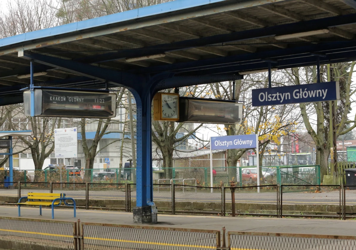 Rozpoczęła się modernizacja stacji Olsztyn Główny - poinformowały w piątek PKP PLK. Prace, których koszt przekracza 380 mln zł netto, obejmą m.in. przebudowę peronów, wymianę torów i budowę nowego przejścia podziemnego na Zatorze.

