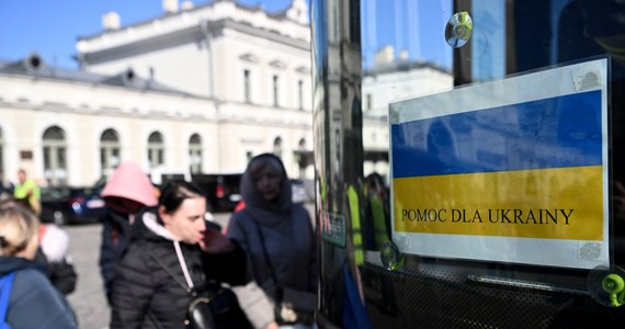 Stany Zjednoczone przekażą prawie 48 mln dolarów na wsparcie ukraińskich uchodźców w Polsce - przekazał na Twitterze ambasador Stanów Zjednoczonych w Polsce Mark Brzezinski. Środki trafią do organizacji, które wspierają Ukraińców uciekających do Polski