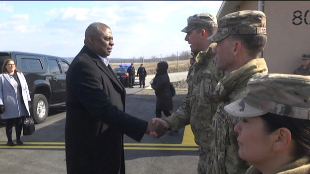 Sekretarz obrony USA, Lloyd Austin, przybył z dwudniową wizytą do bazy lotniczej Bezmer w południowej Bułgarii. Baza jest jednym z czterech obiektów wykorzystywanych wspólnie przez wojska bułgarskie i amerykańskie.