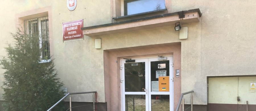 80 uchodźców z Ukrainy zamieszkało już w jednym z dwóch akademików Uniwersytetu Ekonomicznego w Katowicach przy ul. Franciszkańskiej. W nieużywanych od trzech lat budynkach, w których łącznie będzie około 400 miejsc dla uchodźców, przeprowadzono w kilka dni błyskawiczny remont. 