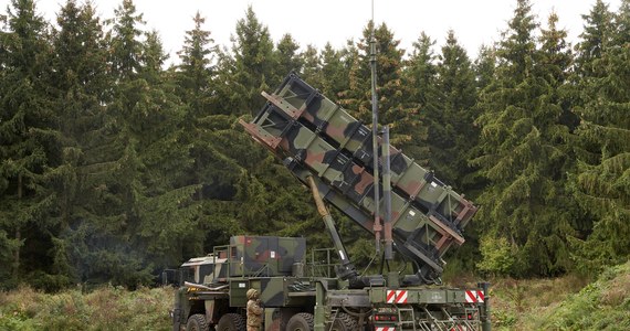 Rząd Holandii poinformował w piątek, że dostarczy na Słowację jeden amerykański system obrony powietrznej Patriot w zamian za system przeciwlotniczy S-300, który Bratysława zamierza wysłać na Ukrainę. Dwa systemy Patriotów mają przekazać Słowakom Niemcy.