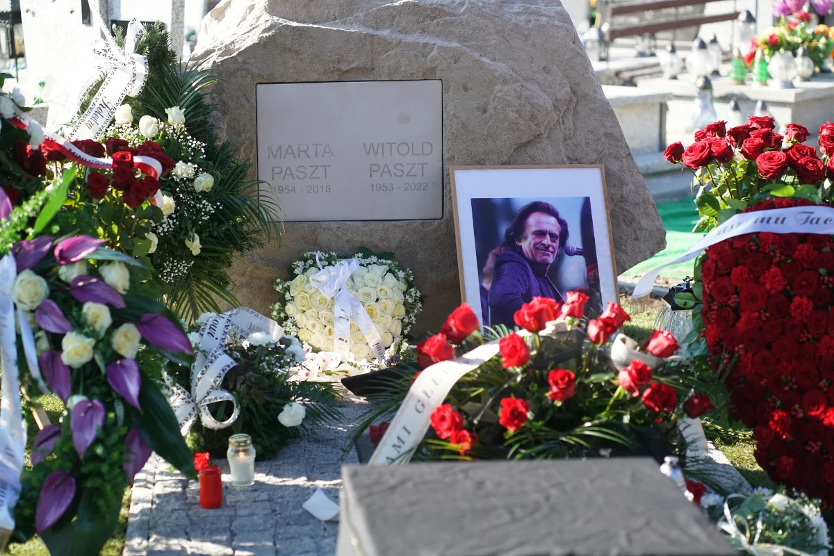 Witold Paszt - założyciel i wokalista zespołu VOX - spoczął na cmentarzu komunalnym w Zamościu. Żegnali go najbliżsi, przyjaciele, współpracownicy i mieszkańcy jego rodzinnego miasta. "Tata był naszą skałą, opoką, oparciem” - wspominały zmarłego jego córki.
