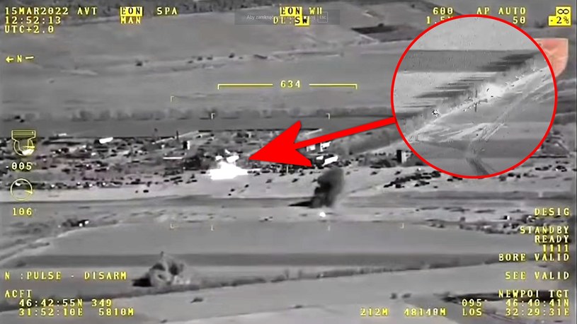 W sieci pojawił się kolejny materiał filmowy z akcji zniszczenia konwoju rosyjskich pojazdów. Do gry wkroczyły drony Bayraktar i artyleria.