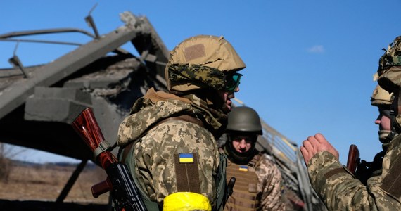 Rozmowy pokojowe z Rosją mogą potrwać co najmniej kilka tygodni - mówi Mychajło Podolak wywiadzie dla telewizji Bloomberg. Jak dodaje doradca ukraińskiego prezydenta, a zarazem szef ukraińskich negocjatorów, „pojawiły się oznaki, że stanowisko Rosji w rozmowach pokojowych z Ukrainą staje się bardziej odpowiednie".