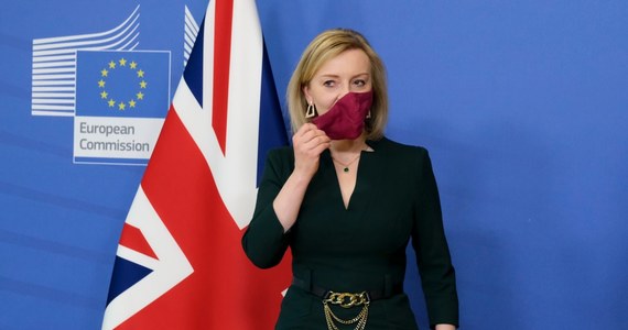 Rosja wykorzystuje rozmowy pokojowe z Ukrainą jako "zasłonę dymną", przygotowując się do popełnienia kolejnych "przerażających okrucieństw" i zbrodni wojennych - ostrzegła minister spraw zagranicznych Wielkiej Brytanii Liz Truss.