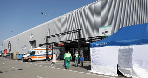 Na terenie hal Ptak Warsaw Expo w Nadarzynie, gdzie jest punkt zakwaterowania uchodźców, powstało centrum medyczne - poinformował wojewoda mazowiecki Konstanty Radziwiłł.