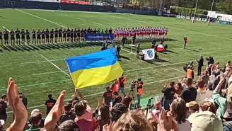 Zawodnicy wyrażają solidarność z Ukrainą przed meczem rugby w Brukseli. WIDEO