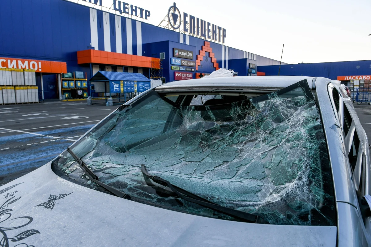 ​Dziewięć osób, w tym jeden ratownik, zginęło w piątek na skutek dwóch ataków rakietowych na przedmieścia Zaporoża na południu Ukrainy  – poinformowały władze obwodu zaporoskiego. Z kolei policja obwodu kijowskiego przekazała, że siedem osób zginęło, a pięć odniosło obrażenia na skutek ataku moździerzowego wojsk rosyjskich na Makarów.