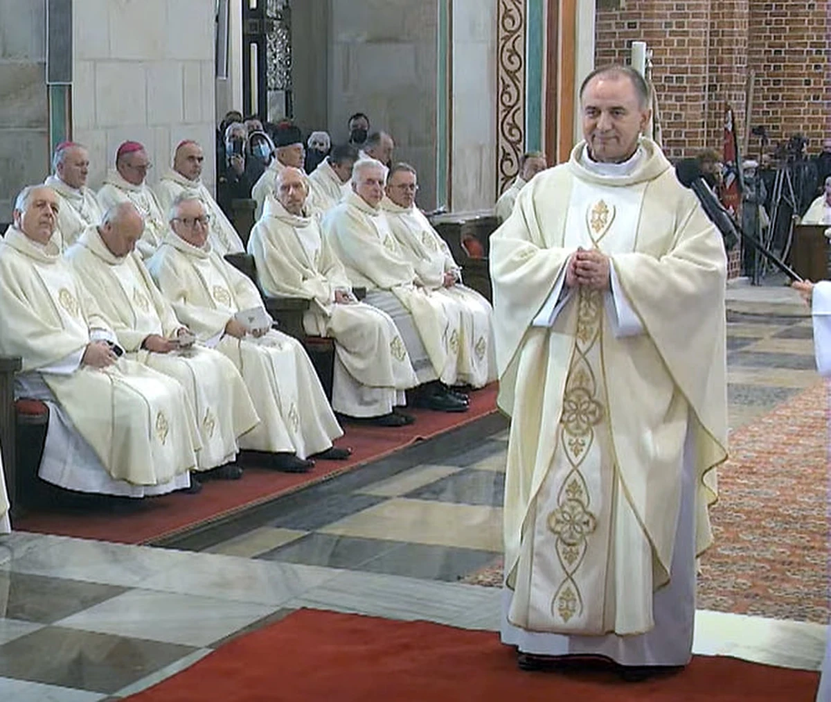 Biskup nominat Radosław Orchowicz przyjął w gnieźnieńskiej katedrze sakrę biskupią. Jako dewizę biskupią przyjął słowa: „Radujcie się zawsze w Panu”.