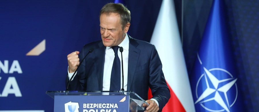 "Musimy z tym dotrzeć do głów rządzących, że nie ma bardziej efektywnej V kolumny Putina niż ci, którzy w Polsce i w Europie skłócają Polaków i Europejczyków, sieją nienawiść i pogardę" – mówił lider Platformy Obywatelskiej Donald Tusk na kongresie tej partii w Warszawie. "My Polacy znaleźliśmy się praktycznie na froncie wojny o przyszłość naszej cywilizacji" - podkreślał. 
