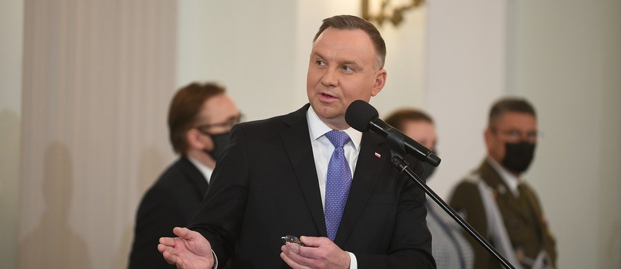 Prezydent Andrzej Duda wspólnie z rządem zaprezentuje na szczycie NATO w Brukseli propozycję dotyczącą misji pokojowej na Ukrainie – przekazał w TVP Info szef gabinetu prezydenta Paweł Szrot. Wiceszef resortu obrony Wojciech Skurkiewicz zapowiedział z kolei, że polska strona przedstawi ten pomysł z pakietem szczegółowych rozwiązań. 