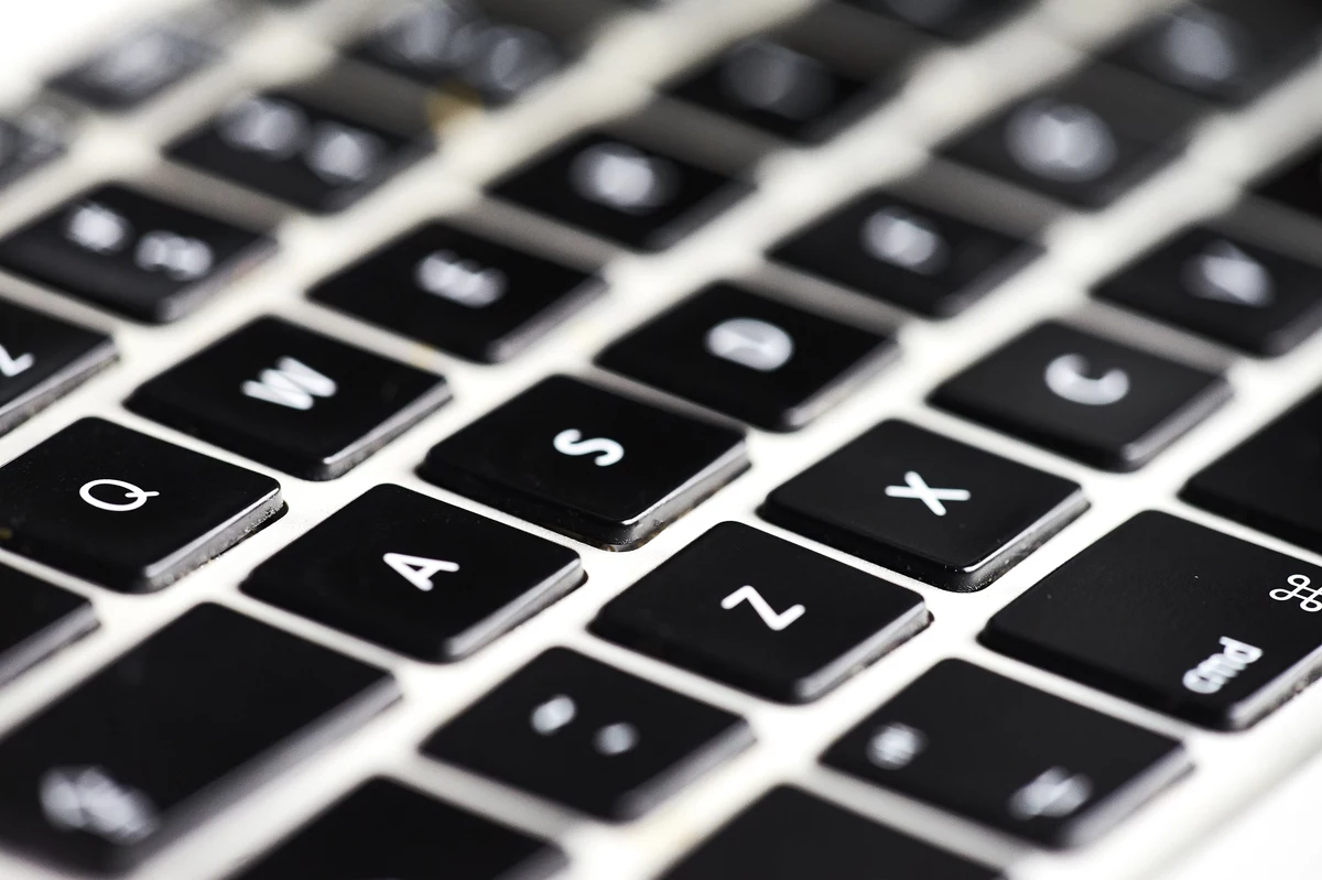 "Na informacyjnym froncie - o wojnie, która toczy się w Internecie" – pod tym hasłem odbędzie się w poniedziałek specjalne spotkanie dla poznańskich seniorów. Udział w spotkaniu jest bezpłatny, ale obowiązują wcześniejsze zapisy.