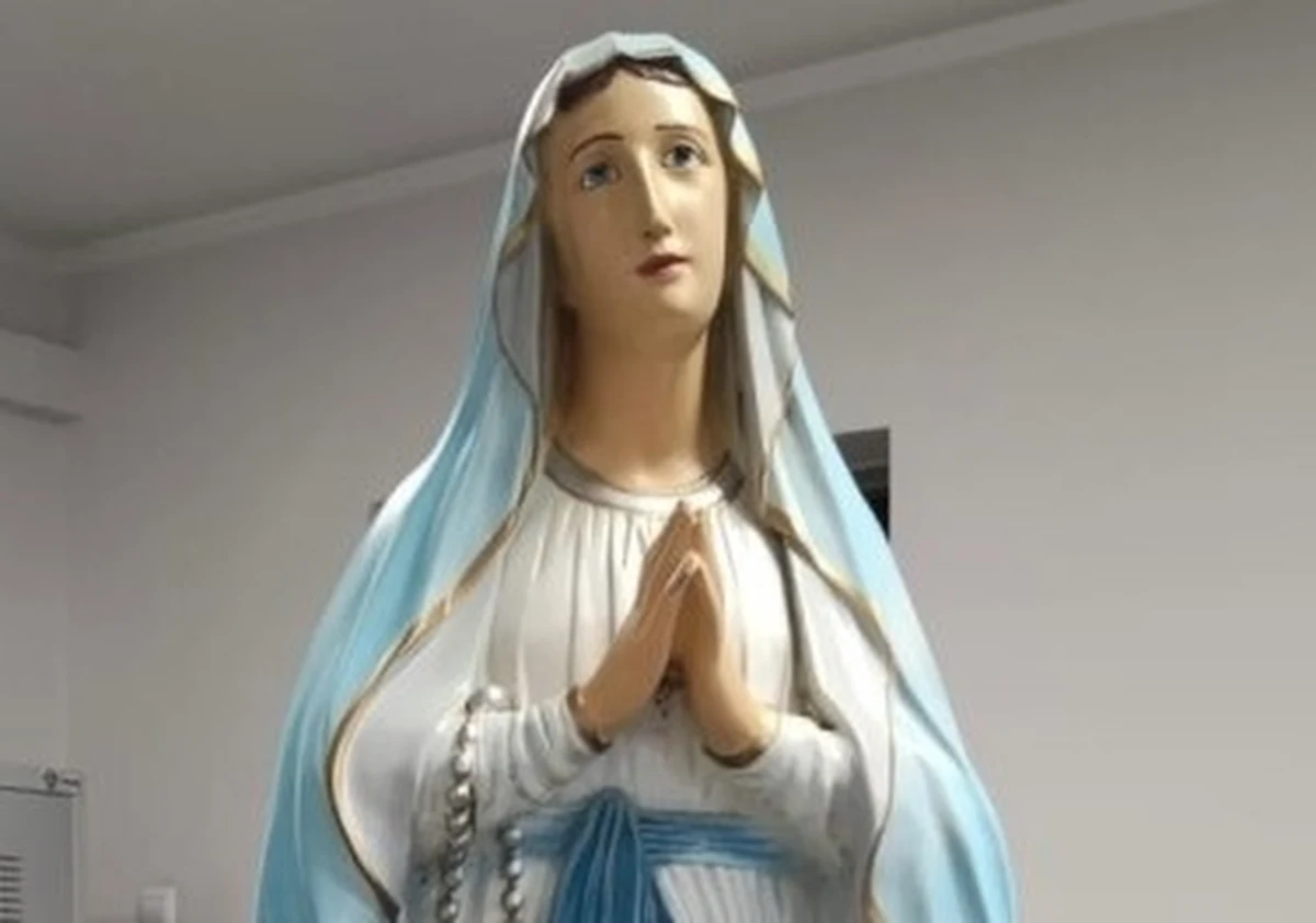 Młody mężczyzna z gminy Ścinawa (woj. dolnośląskie) ukradł figurę Matki Boskiej. Jak ustalili policjanci, chciał ją sprzedać. Usłyszał już zarzut. Może mu grozić do 8 lat więzienia.