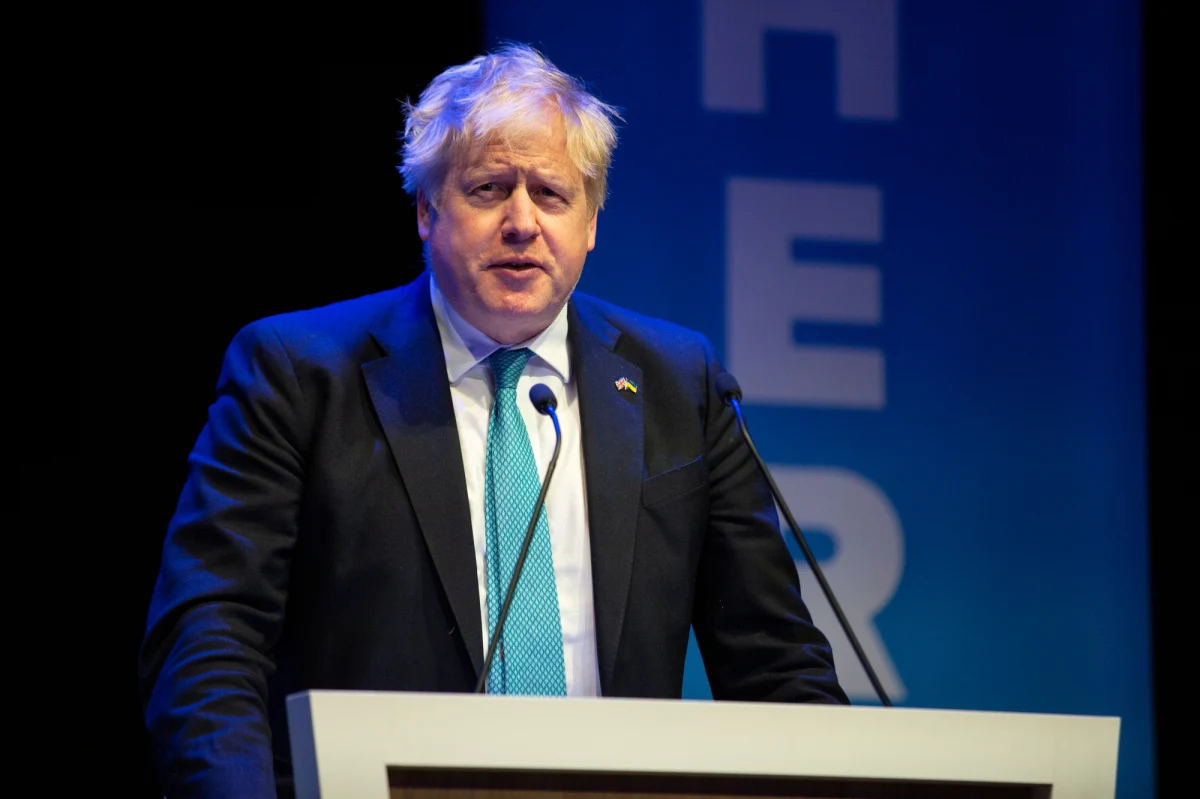 Brytyjskie media rozpisują się o słowach Borisa Johnsona, które wywołały oburzenie nie tylko na Wyspach. Premier Wielkiej Brytanii został mocno skrytykowany m.in. przez Donalda Tuska za to, że porównał wojnę na Ukrainie do brexitu.