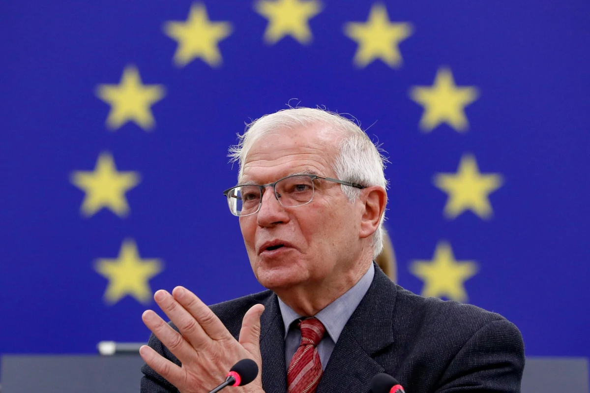 "Rosja popełnia w Ukrainie zbrodnie wojenne" - powiedział Josep Borrell, wysoki przedstawiciel Unii Europejskiej ds. zagranicznych i polityki bezpieczeństwa. Przed spotkaniem unijnych ministrów spraw zagranicznych i obrony wyjawił, że państwa członkowskie będą rozmawiały o sankcjach obejmujących rosyjski sektor energetyczny - poinformowała agencja Reutera.