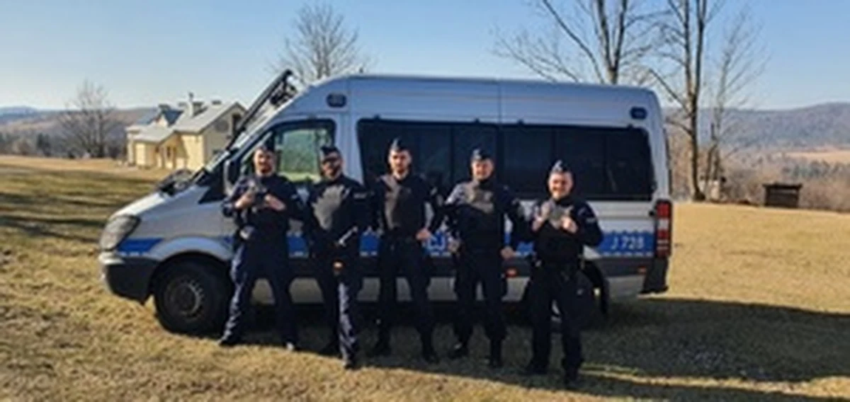 Policjanci z Opola, którzy pełnili służbę w rejonie pieszego przejścia granicznego w Medyce pomogli w transporcie do szpitala rocznego chłopca. Dziecko miało wysoką gorączkę, biegunkę i traciło przytomność.