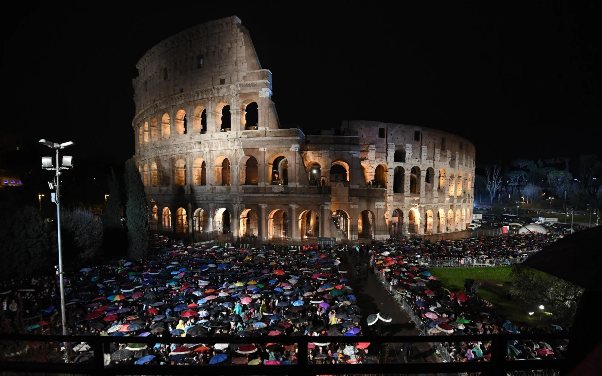Droga krzyżowa odprawiana w Wielki Piątek pod przewodnictwem papieża Franciszka po dwóch latach przerwy odbędzie się znów w Koloseum. Zerwanie z tą tradycją było spowodowane przez pandemię koronawirusa. 