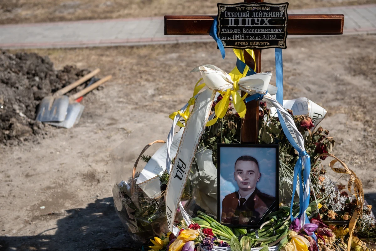 Rosja nie odniosła szybkiego zwycięstwa w Ukrainie i przechodzi do planu B. Zmiana ma na celu wywarcie przez Moskwę nacisku na Kijów, by zaakceptował warunek neutralności i rosyjskie roszczenia terytorialne - twierdzą anonimowi amerykańscy urzędnicy cytowani przez "Wall Street Journal".