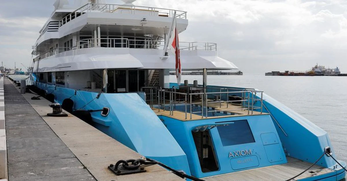 W porcie w Gibraltarze zatrzymano luksusowy jacht, który należy do rosyjskiego oligarchy Dmitrija Pumpianskiego  - poinformował rząd tego terytorium zamorskiego Wielkiej Brytanii.