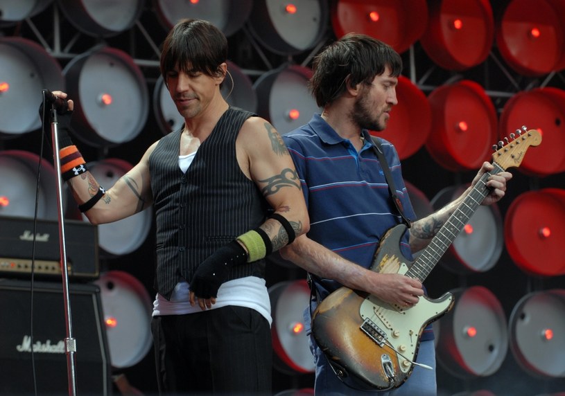 Słynna grupa Red Hot Chili Peppers szykuje się do premiery swojej najnowszej płyty, "Unlimited Love". Wcześniej jednak otrzymają swoją gwiazdę w Alei Sław w Los Angeles. Podczas ceremonii pojawią się także George Clinton, Woody Harrelson i Bob Forrest.