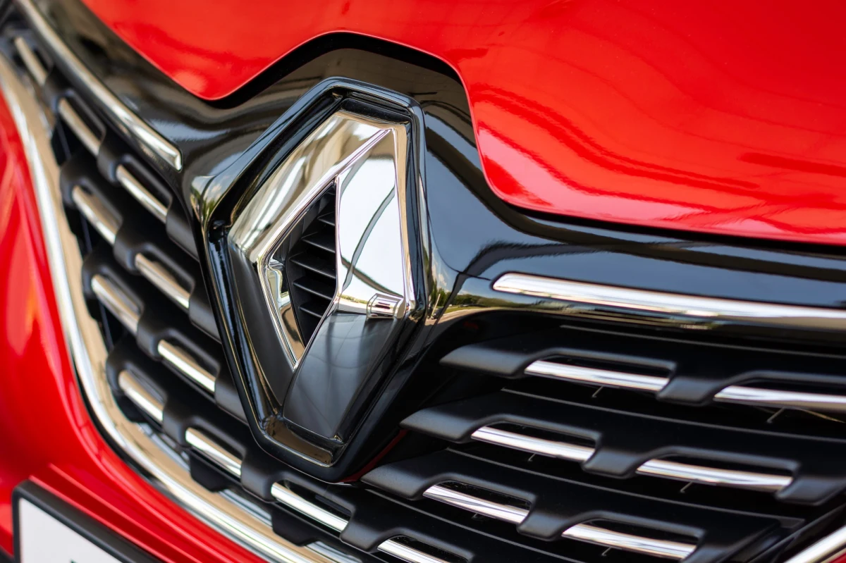 Francuski producent samochodów Renault wznowił produkcję w swoich moskiewskich fabrykach. Koncern ma poparcie francuskiego rządu w kwestii utrzymania produkcji. 