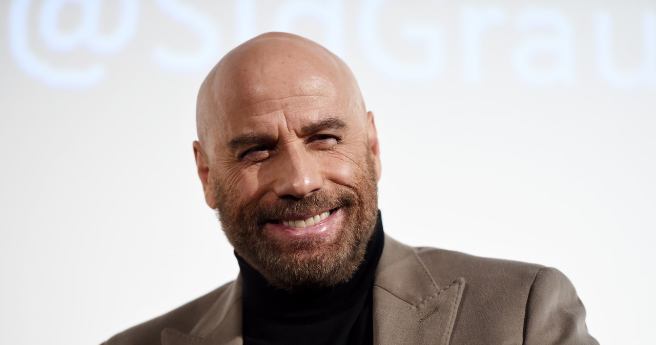 John Travolta od dzieciństwa jest wielkim fanem lotnictwa, a pierwszą licencję zdobył w wieku 22 lat. Teraz znany hollywoodzki aktor pochwalił się na Instagramie, że właśnie zdobył kolejne uprawnienia - może być pilotem samolotu odrzutowego Boeing 737. "To dla mnie chwila ogromnej dumy" - napisał laureat Złotego Globu.