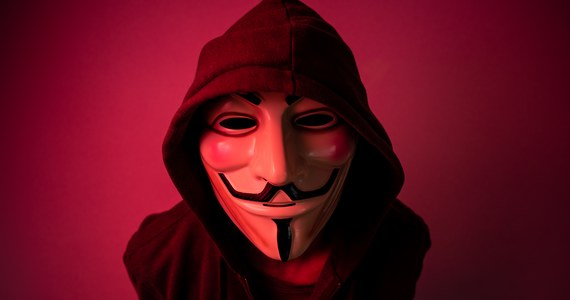Hakerzy z kolektywu Anonymous włamali się do drukarek tysięcy rosyjskich użytkowników. Za pośrednictwem urządzeń przesłali Rosjanom komunikat o kłamstwach putinowskiej propagandy wraz z instrukcjami, jak się przed nią bronić poprzez instalację specjalnego oprogramowania.