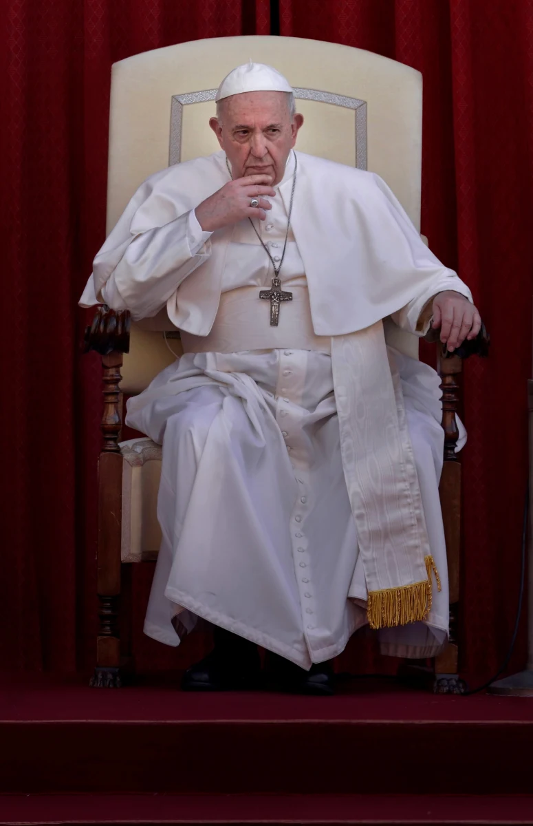 Tak sowiecki dyktator Józef Stalin na konferencji w Poczdamie w 1945 roku odpowiedział Winstonowi Churchillowi. Brytyjski premier zauważył bowiem, że Ojcu św. nie spodoba się przejęcie władzy przez komunistów w Polsce. Czy Putin powtórzyłby to kpiące pytanie retoryczne: "A ile dywizji ma papież?".