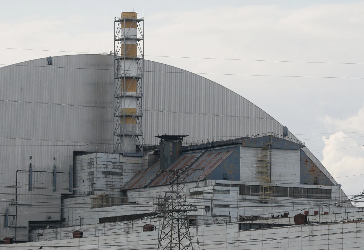Nieopodal elektrowni atomowej w Czarnobylu wybuchło siedem pożarów, prawdopodobnie w wyniku podpalenia lub ostrzału artyleryjskiego. Może pojawić się zagrożenie radiacyjne - przekazało na Twitterze Centrum Komunikacji Strategicznej i Bezpieczeństwa Informacyjnego Ukrainy.