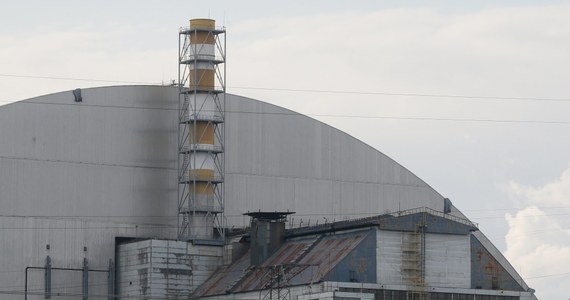 Nieopodal elektrowni atomowej w Czarnobylu wybuchło siedem pożarów, prawdopodobnie w wyniku podpalenia lub ostrzału artyleryjskiego. Może pojawić się zagrożenie radiacyjne - przekazało na Twitterze Centrum Komunikacji Strategicznej i Bezpieczeństwa Informacyjnego Ukrainy.