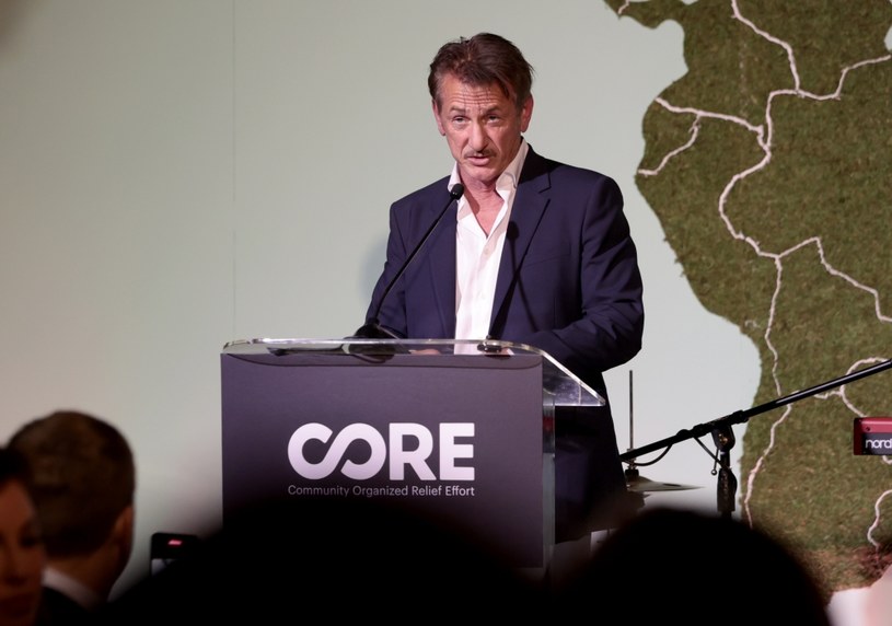 Hollywoodzki aktor Sean Penn przyjedzie w środę do Krakowa. Gwiazdor, który jest prezesem fundacji CORE, ma podpisać z prezydentem Krakowa porozumienie o współpracy w zakresie pomocy ukraińskim uchodźcom - informuje "Gazeta Wyborcza".