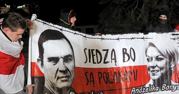 Dziś mija rok od zatrzymania prezes Związku Polaków na Białorusi Andżeliki Borys i jej bezprawnego przetrzymywania w areszcie. Dwa dni po Borys zatrzymano Andrzeja Poczobuta, który również przez cały ten czas przebywa zamknięty w celi.