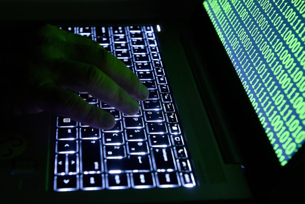 Producent antywirusów Kaspersky od lat jest oskarżany o niebezpieczne związki z rosyjskimi służbami i wojskiem, zapewnia, że nie ma "żadnych powiązań" z Kremlem. Jednak jak zaznacza, tego, że w jego open space'ach i w gabinetach kierownictwa nie ma agentów FSB, zagwarantować nie może - pisze w środę "Gazeta Wyborcza".