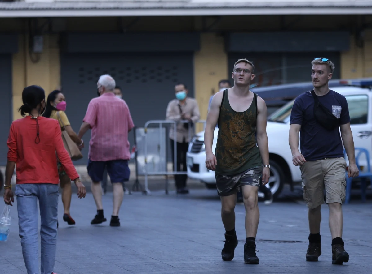 Tysiące turystów z Rosji nie może opuścić Tajlandii i wrócić do domu. Inwazja na Ukrainę zastała ich na wakacjach. Nałożone przez Zachód sankcje sprawiły, że linie lotnicze nie latają do Rosji, a obywatele tego kraju nie mogą korzystać z kart kredytowych.  