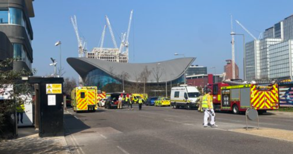 Około 200 osób ewakuowano przed południem z centrum pływackiego na terenie Parku Olimpijskiego w Londynie z powodu wycieku chloru. 29 osób trafiło do szpitali, a dalszym 48 osobom udzielono pomocy medycznej na miejscu - poinformowały służby ratunkowe.