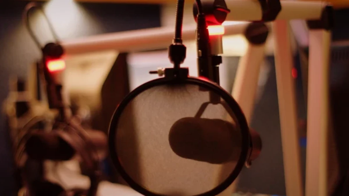 RMF FM z wynikiem prawie 2,4 tys. cytowań znalazło się na czele rankingu najbardziej opiniotwórczych mediów w lutym - wynika z najnowszego raportu Instytutu Monitorowania Mediów. Na drugim miejscu znalazł się portal Onet, na którego informacje inne redakcje w kraju powoływały się 2,2 tys. razy, a podium zamyka Wirtualna Polska z liczbą 2 tys. wzmianek w innych tytułach. 