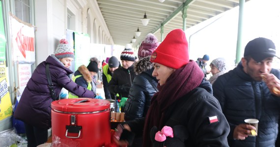 Jutro mija miesiąc od początku wojny na Ukrainie. Przez cały ten czas Przemyśl jest na pierwszej linii frontu pomocy uchodźcom. "My już sami o sobie mówimy: światowa stolica wolontariatu" - przyznaje w rozmowie z reporterem RMF FM Maciejem Pałahickim prezydent miasta Wojciech Bakun.

