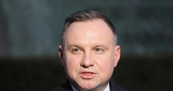 "Rosja pokazała, że jest agresorem, nie przestrzega prawa międzynarodowego, a nawet wojennego" – powiedział prezydent Andrzej Duda po naradzie w Biurze Bezpieczeństwa Narodowego przed szczytem Sojuszu Północnoatlantyckiego. "NATO powinno jasno i wyraźnie powiedzieć - akt z Rosją o współpracy z 1997 roku już nie istnieje" – zaznaczył prezydent. 