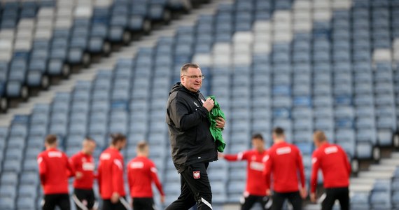 "Mecz ze Szkocją jest towarzyski, ale chcemy, by skład przypominał ten, w którym we wtorek zagramy w finale baraży o awans do mistrzostw świata" - przyznał trener piłkarskiej reprezentacji Polski Czesław Michniewicz na konferencji prasowej w Glasgow. Mecz biało-czerwonych już w czwartek. 